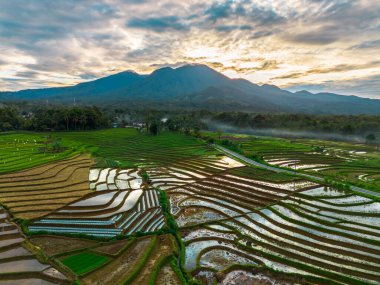Güzel bir sabah manzarası Endonezya manzara plajı güzellik rengi ve gökyüzü doğal ışığı