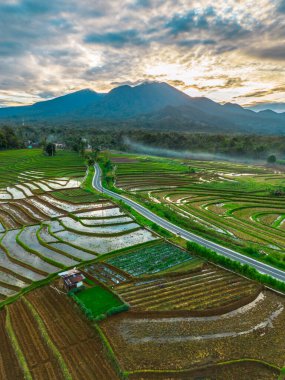 Güzel bir sabah manzarası Endonezya manzara plajı güzellik rengi ve gökyüzü doğal ışığı
