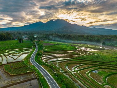Güzel bir sabah manzarası Endonezya manzara plajı güzellik rengi ve gökyüzü doğal ışığı