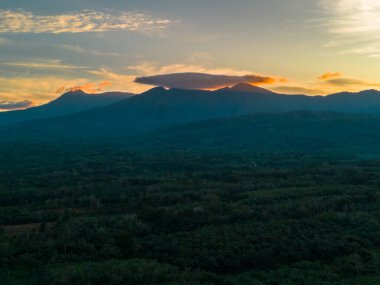 Güzel bir sabah manzarası Endonezya manzara plajı güzellik rengi ve gökyüzü doğal ışığı