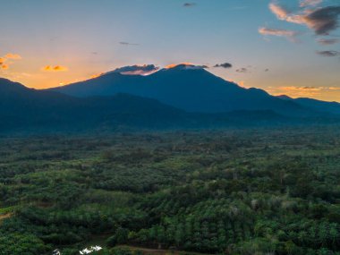 Güzel bir sabah manzarası Endonezya manzara plajı güzellik rengi ve gökyüzü doğal ışığı