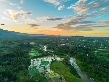 Güzel bir sabah manzarası Endonezya manzara plajı güzellik rengi ve gökyüzü doğal ışığı