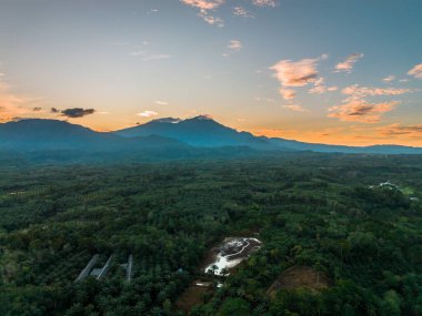 Güzel bir sabah manzarası Endonezya manzara plajı güzellik rengi ve gökyüzü doğal ışığı
