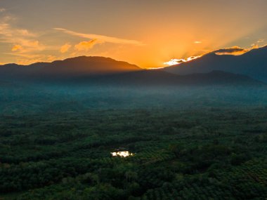 Güzel bir sabah manzarası Endonezya manzara plajı güzellik rengi ve gökyüzü doğal ışığı