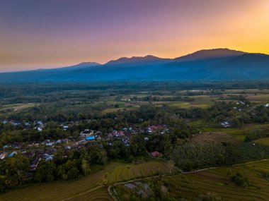 Güzel bir sabah manzarası Endonezya manzara plajı güzellik rengi ve gökyüzü doğal ışığı