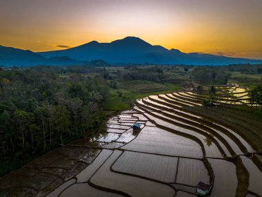 Güzel bir sabah manzarası Endonezya manzara plajı güzellik rengi ve gökyüzü doğal ışığı