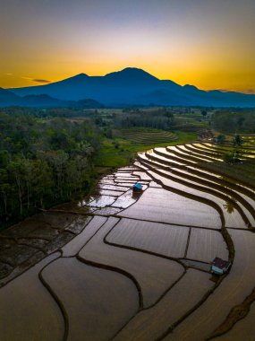 Güzel bir sabah manzarası Endonezya manzara plajı güzellik rengi ve gökyüzü doğal ışığı