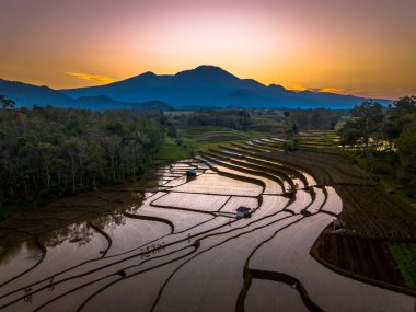 Güzel bir sabah manzarası Endonezya manzara plajı güzellik rengi ve gökyüzü doğal ışığı