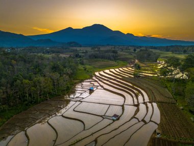 Güzel bir sabah manzarası Endonezya manzara plajı güzellik rengi ve gökyüzü doğal ışığı