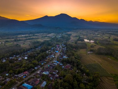 Güzel bir sabah manzarası Endonezya manzara plajı güzellik rengi ve gökyüzü doğal ışığı
