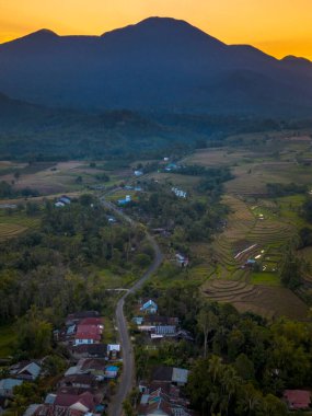 Güzel bir sabah manzarası Endonezya manzara plajı güzellik rengi ve gökyüzü doğal ışığı