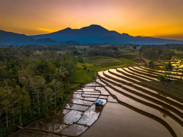 Güzel bir sabah manzarası Endonezya manzara plajı güzellik rengi ve gökyüzü doğal ışığı