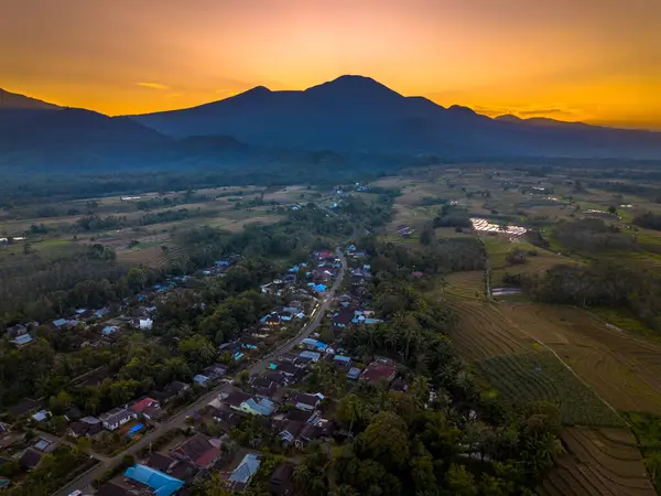 Güzel bir sabah manzarası Endonezya manzara plajı güzellik rengi ve gökyüzü doğal ışığı