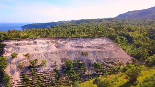 Indonésie Skalnaté Pobřeží Ostrova Jáva Těžební Lom Džungli Letecký Pohled — Stock video