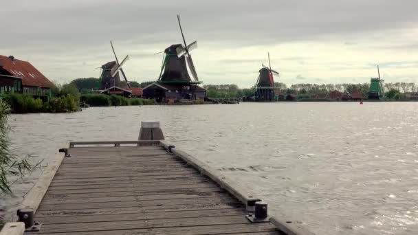Países Bajos Molinos Viento Época Orillas Del Canal Zaanse Schans — Vídeos de Stock