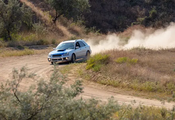 Slunečný Letní Den Dusty Rally Track Rallye Auto Dělá Hodně Royalty Free Stock Fotografie