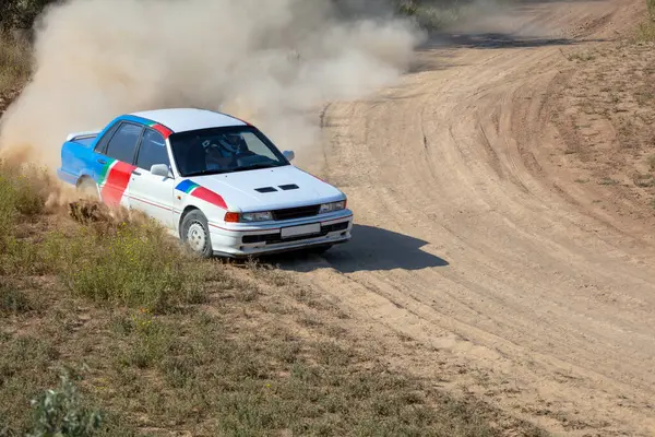 Slunečný Letní Den Dusty Rally Track Rallye Auto Dělá Hodně Stock Obrázky
