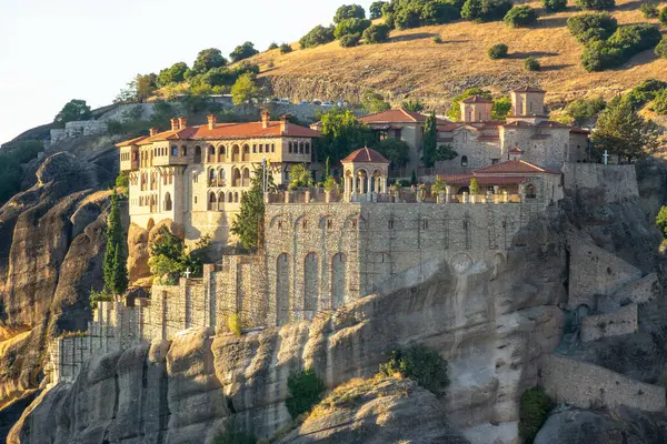 Ελλάδα Τέλος Μιας Ηλιόλουστης Καλοκαιρινής Μέρας Στα Μετέωρα Μεγάλο Μοναστήρι Εικόνα Αρχείου