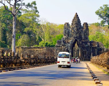 Kamboçya 'da Angkor Thom' a giriş kapısı