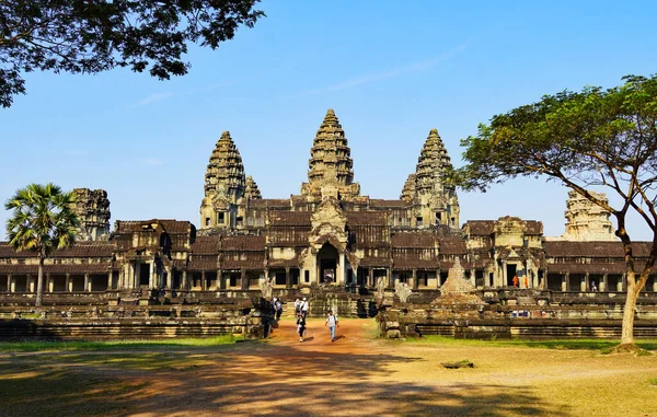 Siem Reap Cambodia February 2023 Number Visitors Slowing Rebuilding Angkor — Stock Photo, Image