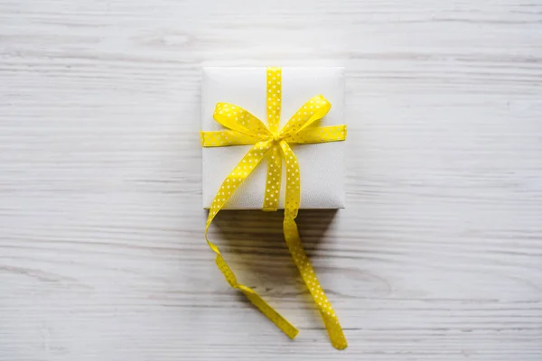 Gift Box Ribbon White Wooden Background Space Message Summer Concept — Zdjęcie stockowe