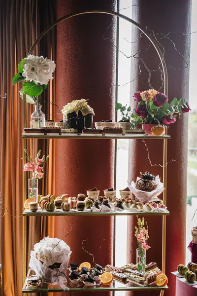 Finom Esküvői Fogadás Luxus Szertartás Háttérdekoráció Cukorka Szelet Asztal Édességgel Stock Kép