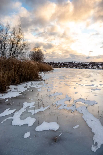Kar Buzla Kaplı Güzel Kış Manzarası — Stok fotoğraf
