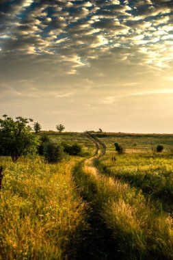 Dağlarda güzel bir gün batımı