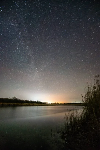 Yıldızlı gece gökyüzü, uzun pozlama