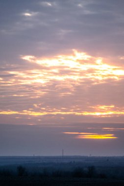 Tarlada gün batımı