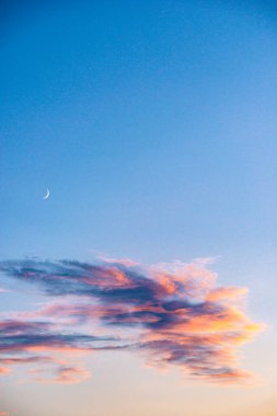 Güzel gün batımı gökyüzü bulutlu