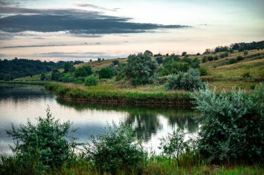 Gölde gün batımı