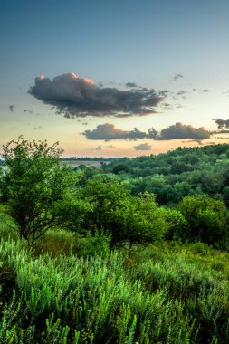 Dağlarda güzel bir gün batımı