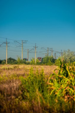 yüksek voltajlı mavi gökyüzü
