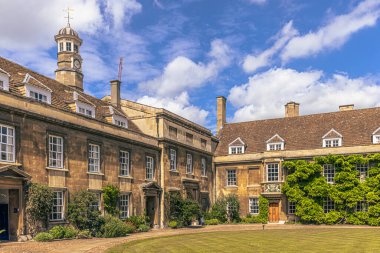 Cambridge - 21 Mayıs 2022: Eski şehir ve Cambridge Üniversitesi, İngiltere.