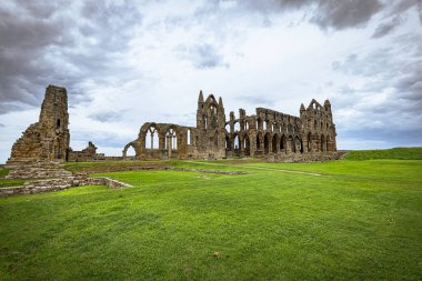 Whitby - 23 Mayıs 2022: Whitby Gotik Manastırı, İngiltere.