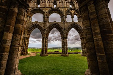 Whitby - 23 Mayıs 2022: Whitby Gotik Manastırı, İngiltere.