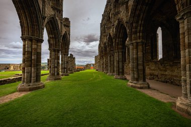 Whitby - 23 Mayıs 2022: Whitby Gotik Manastırı, İngiltere.