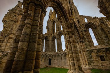Whitby - 23 Mayıs 2022: Whitby Gotik Manastırı, İngiltere.