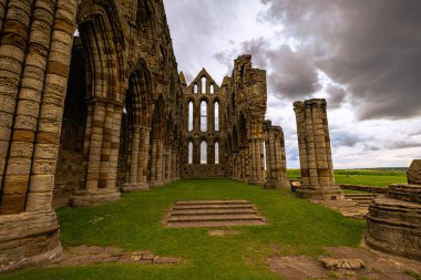 Whitby - 23 Mayıs 2022: Whitby Gotik Manastırı, İngiltere.
