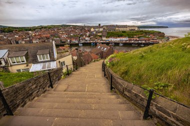 Whitby - 23 Mayıs 2022: İngiltere 'nin Whitby kenti.