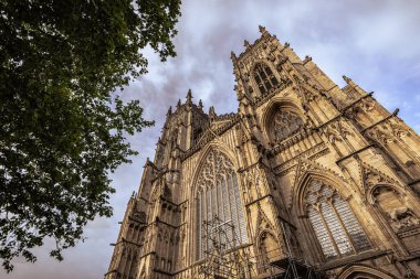 York - 23 Mayıs 2022: İngiltere 'nin Yorkshire kentindeki eski ortaçağ kasabası.