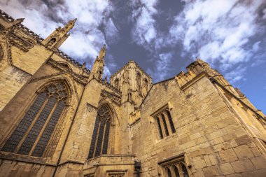 York - 24 Mayıs 2022: Ortaçağ kasabası Whitby, İngiltere. 2022: İngiltere 'nin Yorkshire kentindeki eski ortaçağ kasabası.