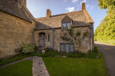 Snowshill - 27 Mayıs 2022: Eski Küçük Cotswolds kasabası Snowshill, 