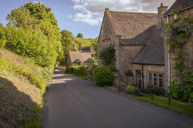 Snowshill - 27 Mayıs 2022: Eski Küçük Cotswolds kasabası Snowshill, 