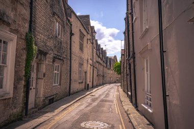 Cirencester - 28 Mayıs 2022: Eski Cotswolds kasabası Cirencester, İngiltere.