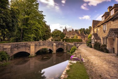 Castle Combe - 28 Mayıs 2022: Eski Cotswold Şatosu Combe, 