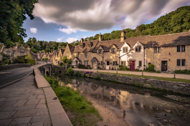 Castle Combe - 28 Mayıs 2022: Eski Cotswold Şatosu Combe, 