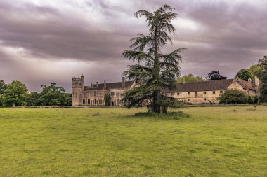 Lacock - 29 Mayıs 2022: İngiltere 'nin eski kırsal Lacock kasabası.