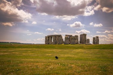 Stonehenge - Haziran 02 2022: İngiltere 'nin Salisbury ovasındaki Stonehenge Druid sahasının antik kalıntıları.